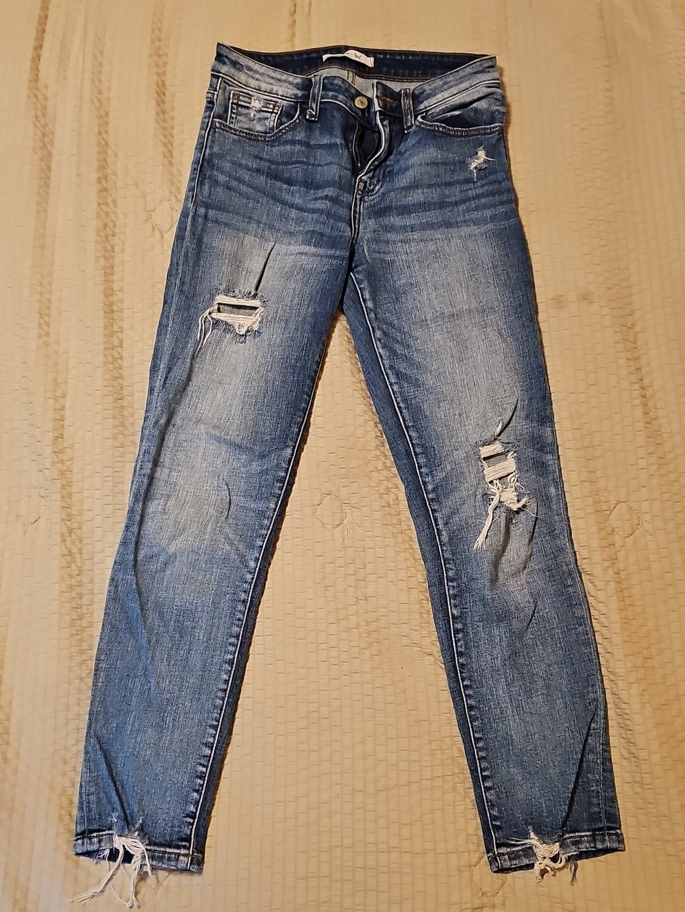 Willow & Root The Everyday Jean - Distressed Medium Wash